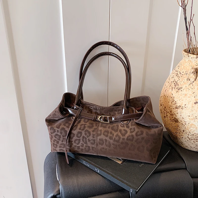 Fishing Equipment Market - Tas Selempang Wanita Motif Leopard Jahitan